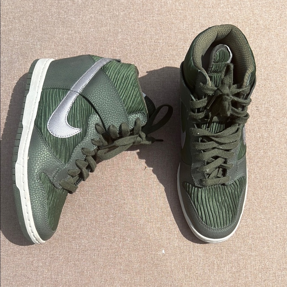 Nike Womens Dunk Sky High 'Carbon Green Silver' size 9